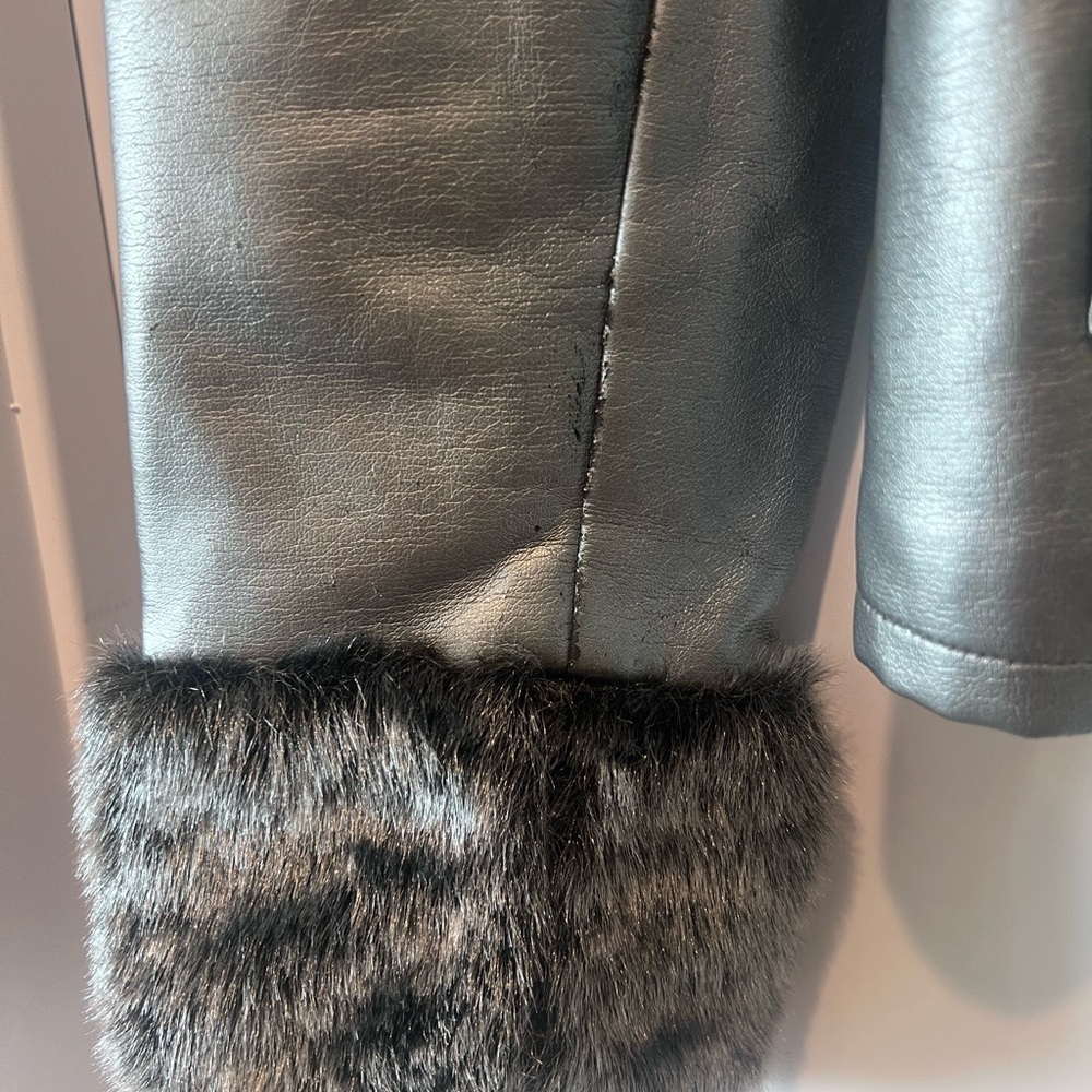 Vintage BB Dakota Silver Jacket with Faux Fur - Picture 4 of 8